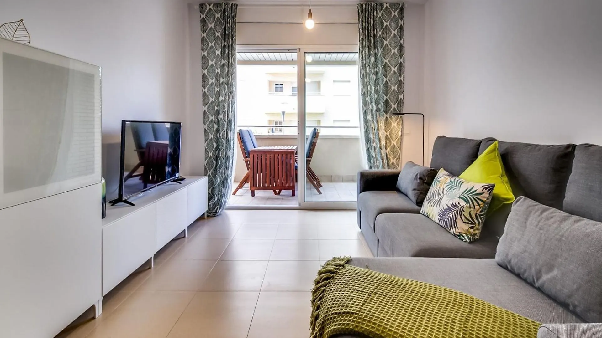 Апартаменты Vivalidays Alicia - Fenals - Lloret De Льорет-де-Мар Испания